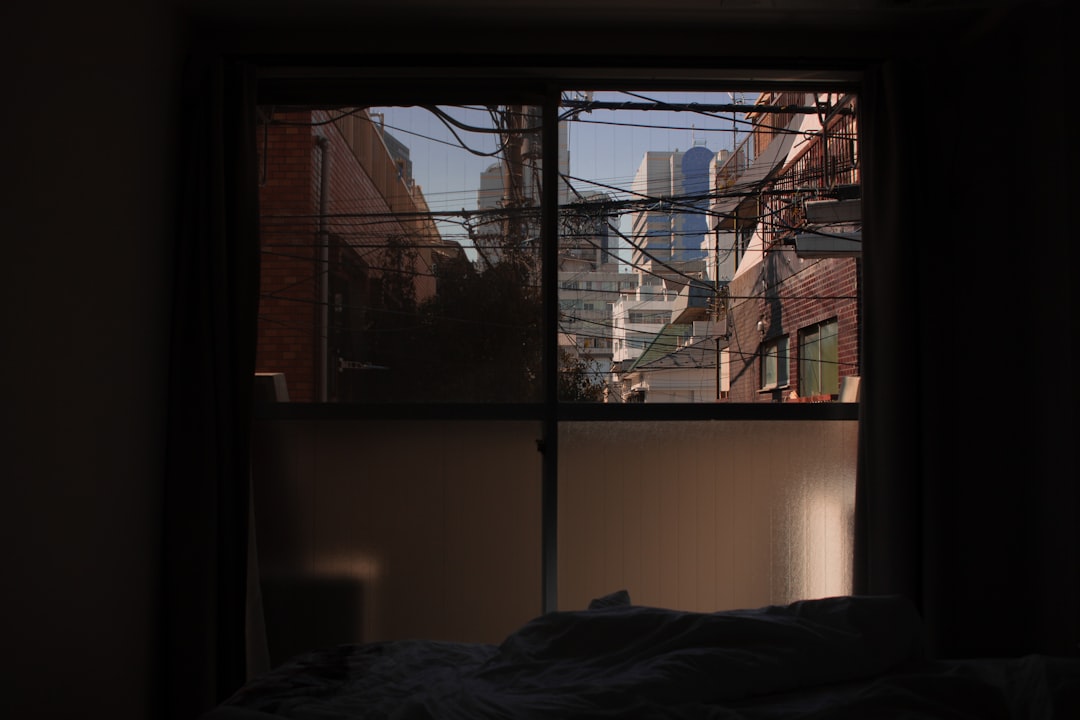 The Waking That Tells Her Nothing